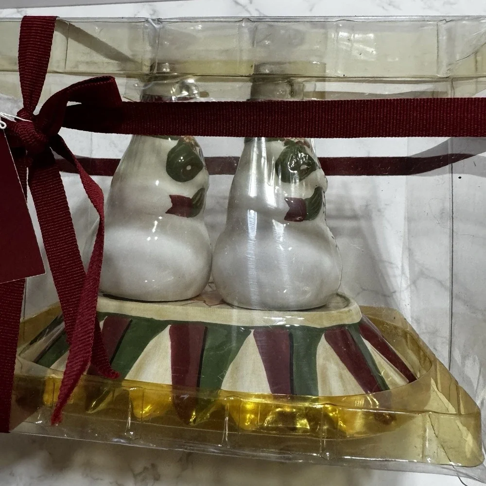 NIB Tracy Jingle Bell Let's Hang Mistletoe Snowman Salt & Pepper Shaker Tray Set